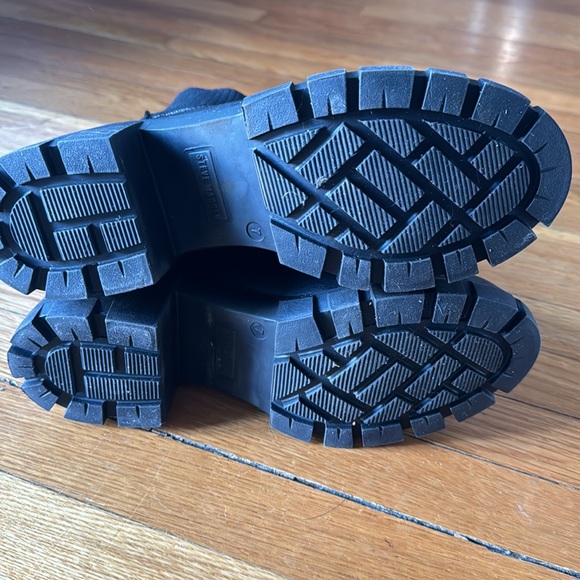 Steve Madden women’s boots sz 7 Lug - Picture 3 of 4